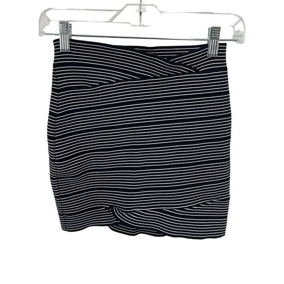 BCBG Maxazria Mini Pencil Skirt Alisa Bandage Striped Pull-On Black White Medium - Picture 1 of 8